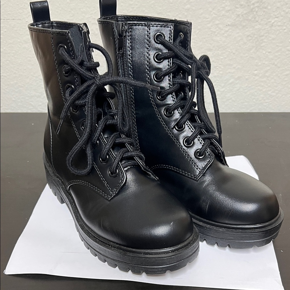 Soda Black Lace-Up Boots